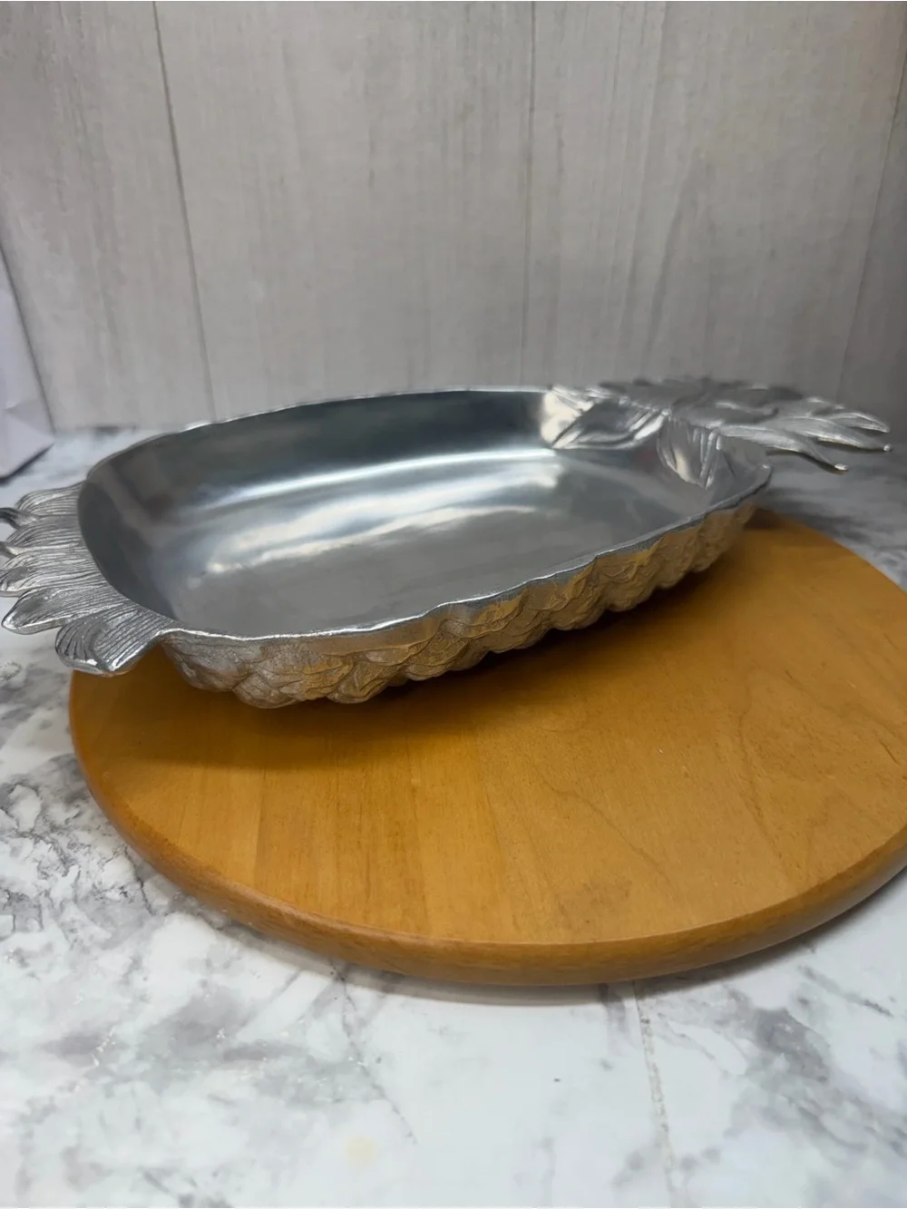 BELAVERRA Pineapple Metal Serving Tray Dish Bowl Centerpiece HTF piece 14x7.25
